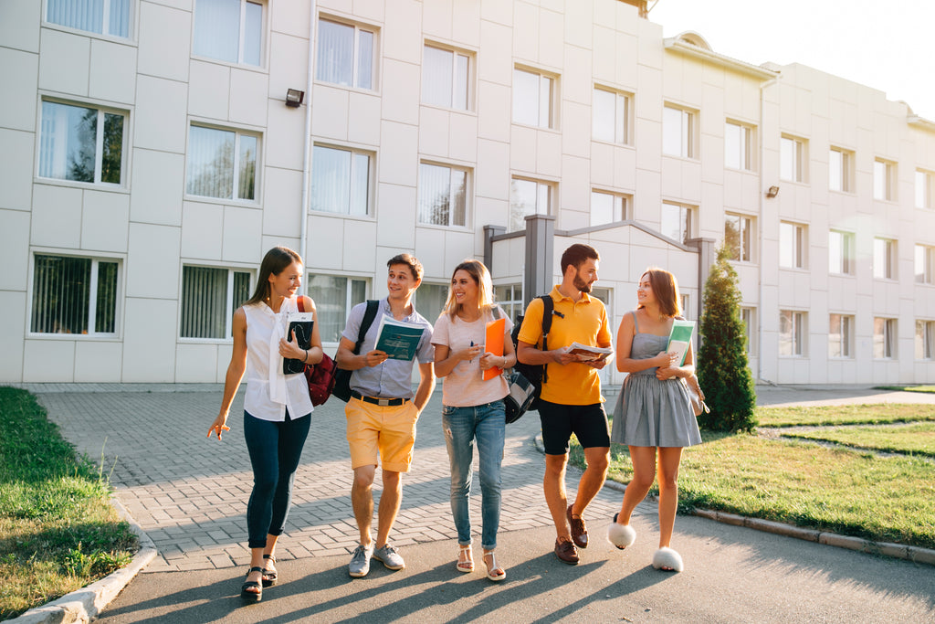 Icebreaker für den Studienstart: So knüpfst du schnell neue Kontakte